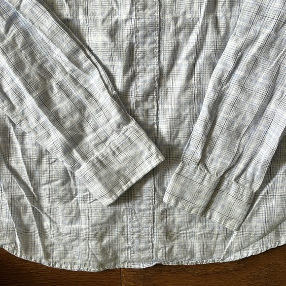 Marc Anthony Button Down Shirt. - Picture 7 of 7